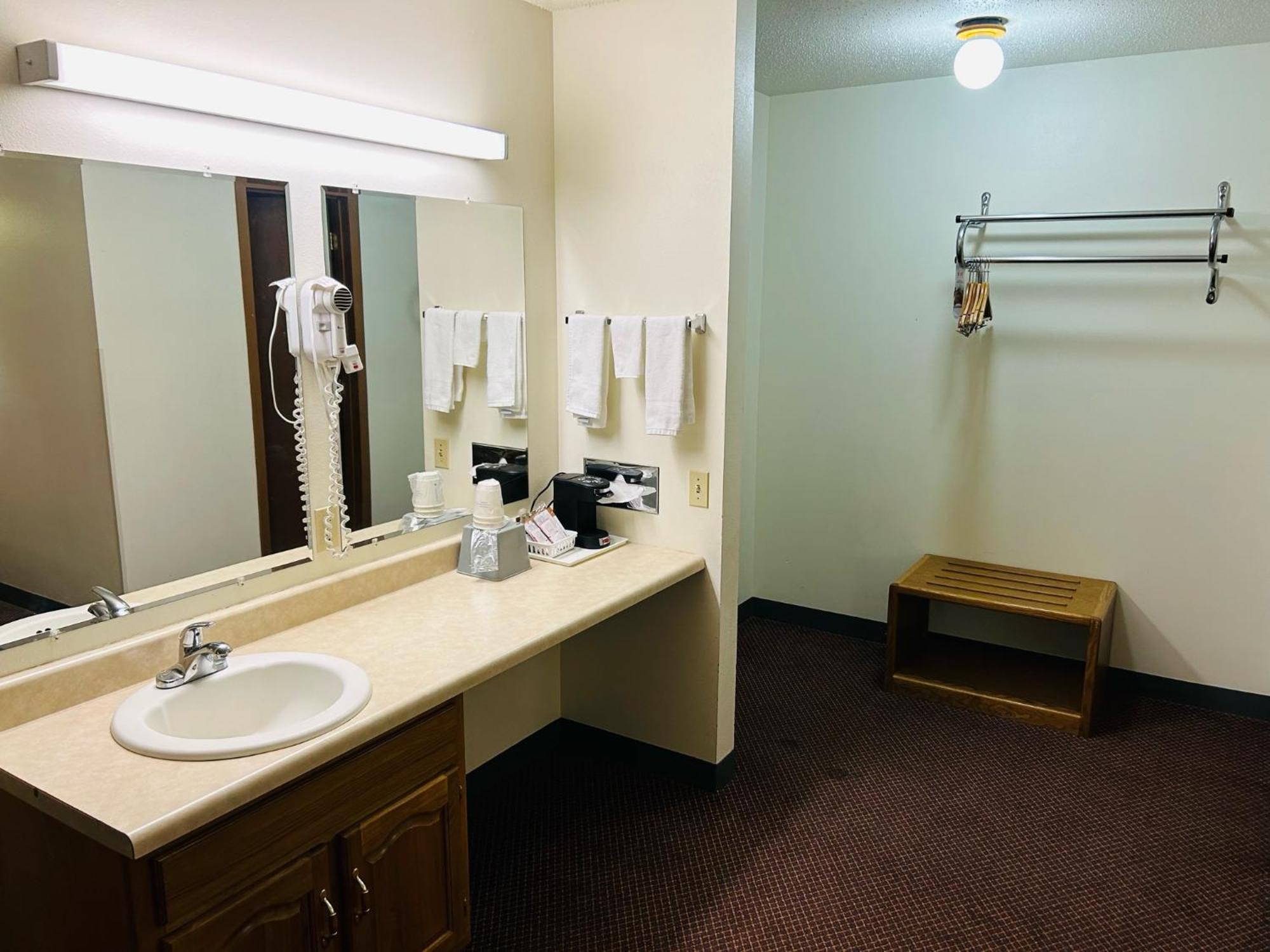 Motel Super 8 By Wyndham Hot Springs Exterior foto